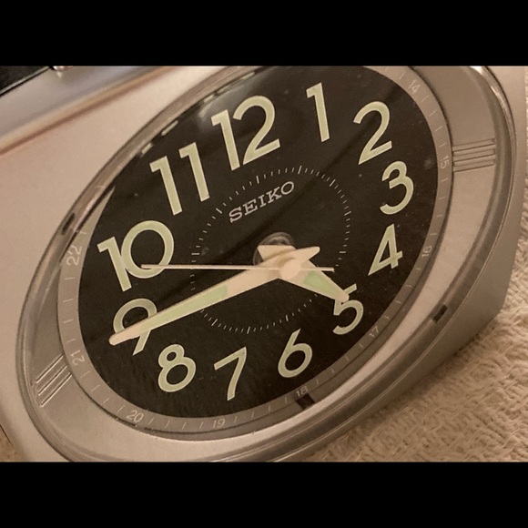 Seiko Bedside Alarm Clock - Picture 1 of 3